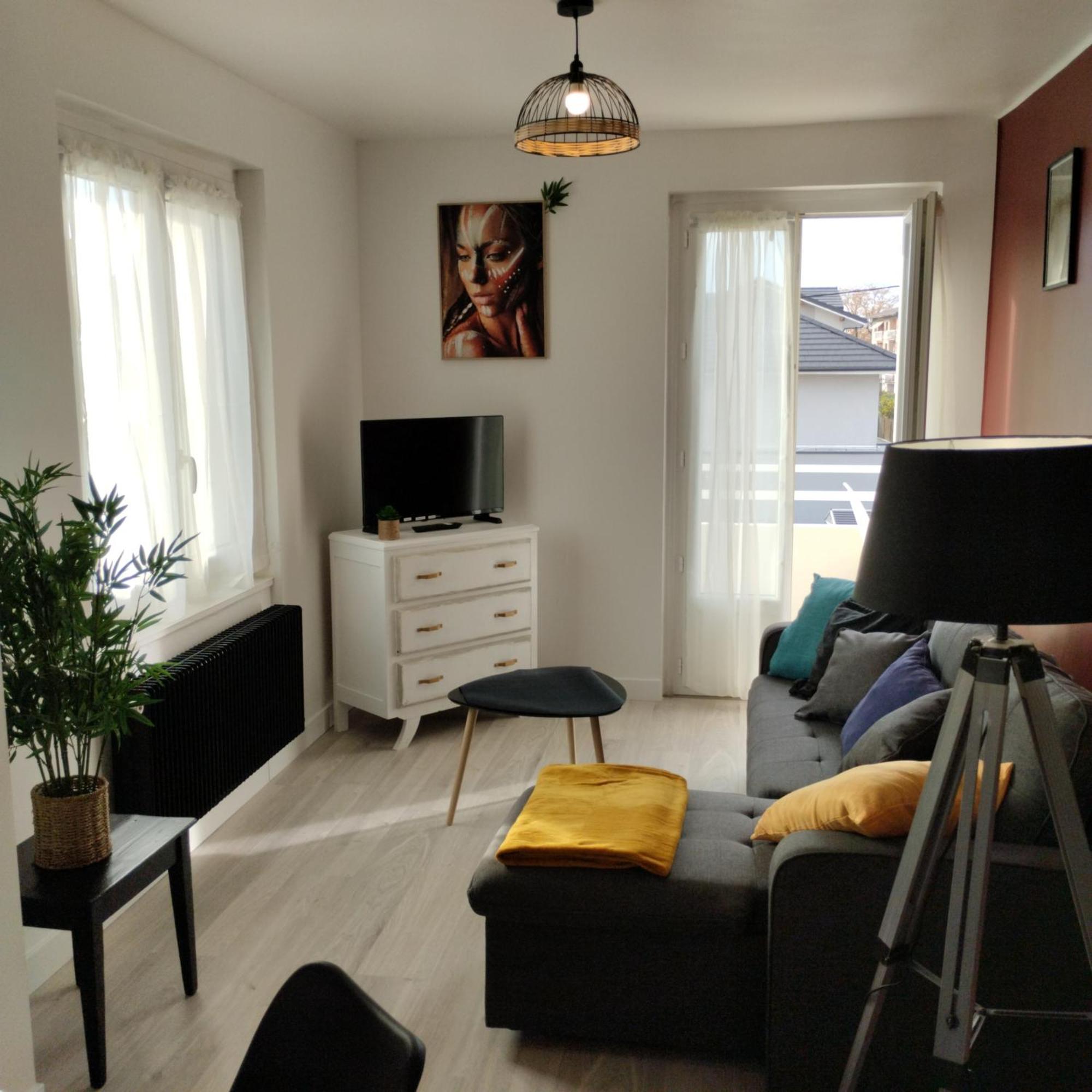 Appartement Verdoyant Au Bord Du Lac Leman Entre Evian Et Thonon Dans Une Villa Publier Exterior foto