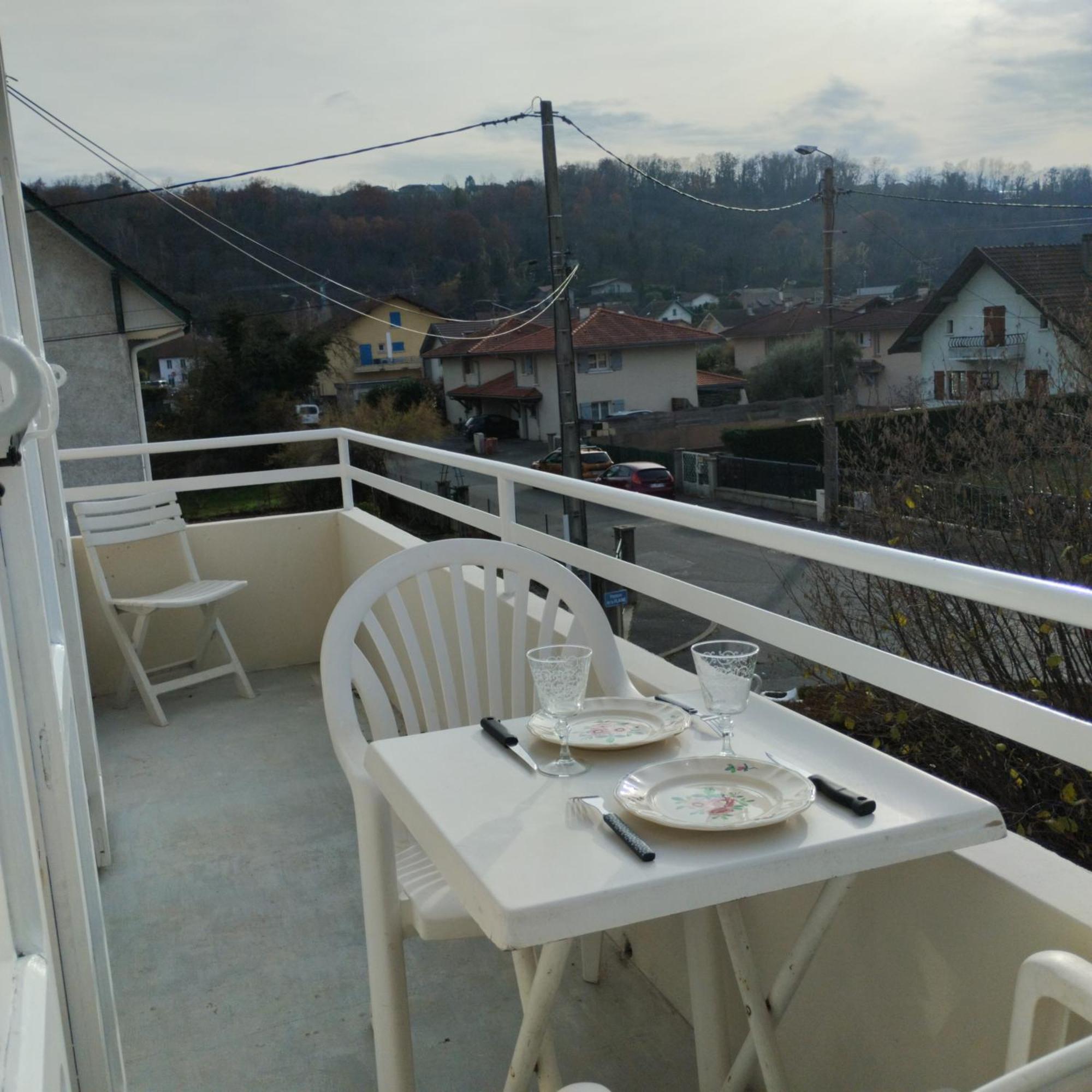Appartement Verdoyant Au Bord Du Lac Leman Entre Evian Et Thonon Dans Une Villa Publier Exterior foto